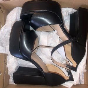 Size 9.5 mix no.6 black chunky platform heels